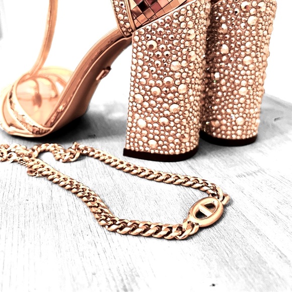 Hermes like Gold Plated Link Chain Statement Necklace - Picture 3 of 5